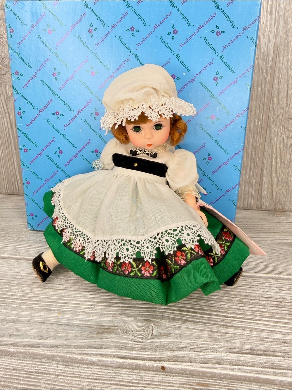 Vintage Madame Alexander International Doll Collection Ireland 551 figure doll